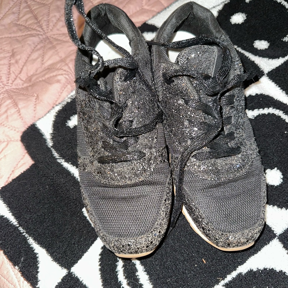 Black Athletic Shoes with Textured Knit Upper